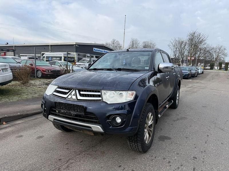 Gebraucht Mitsubishi L200 Diamant Edition 178 PS (130 kW) 2015 Blau Abholung