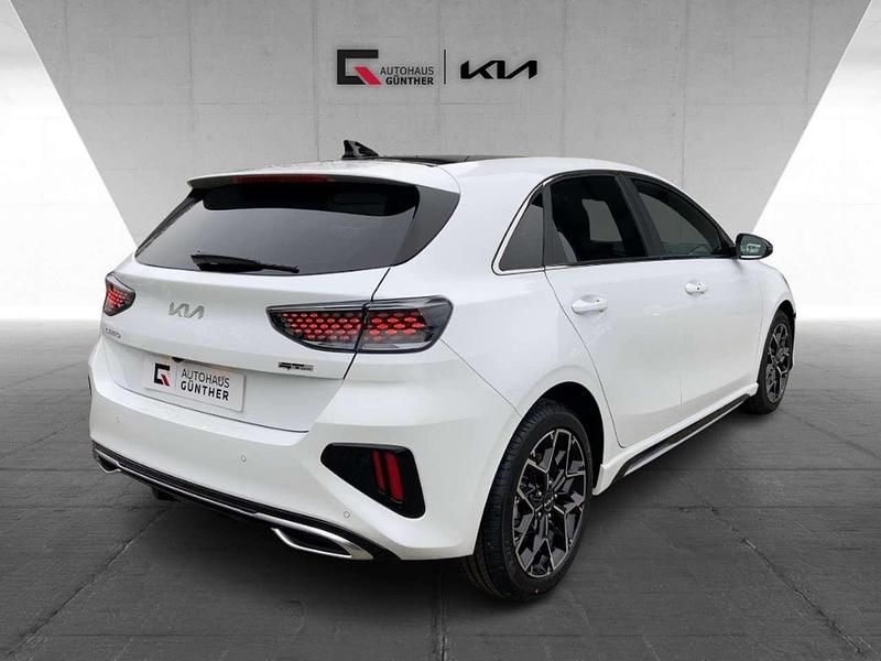 Gebraucht Kia Ceed GT GT-Line 140 PS (102 kW) 2025 (hw2) deluxe white m Limousine