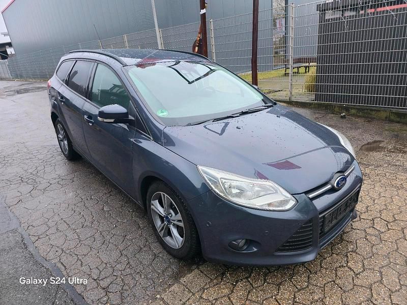 Gebraucht Ford Focus 115 PS (84 kW) 2014 Blau Kombi