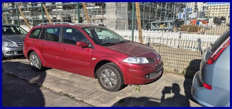 Rot Gebraucht 2008 Renault Mégane II Limousine | 2.450 € (Etwas zu teuer) - Bild 1/4