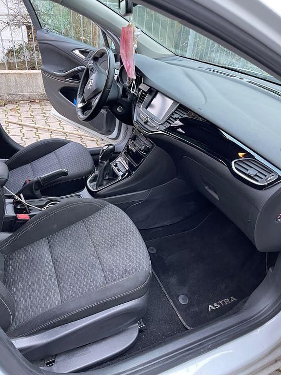 Second-hand Opel Astra 105 CP (77 kW) 2017 Alb Berlinǎ