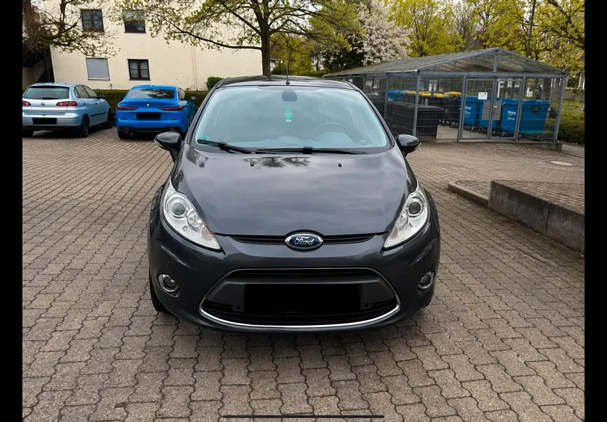 Gebraucht Ford Focus 97 PS (71 kW) 2010 Grau Limousine