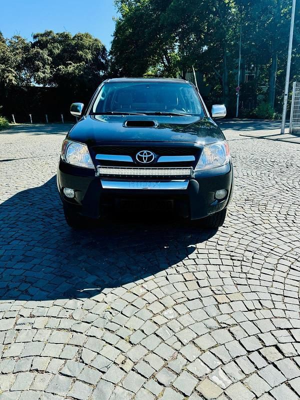 Schwarz Gebraucht 2008 Toyota HiLux Abholung | 11.900 € (Superpreis) - Bild 1/4