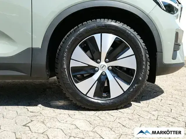 Gebraucht Volvo XC40 Core 163 PS (119 kW) 2023 Gruen SUV