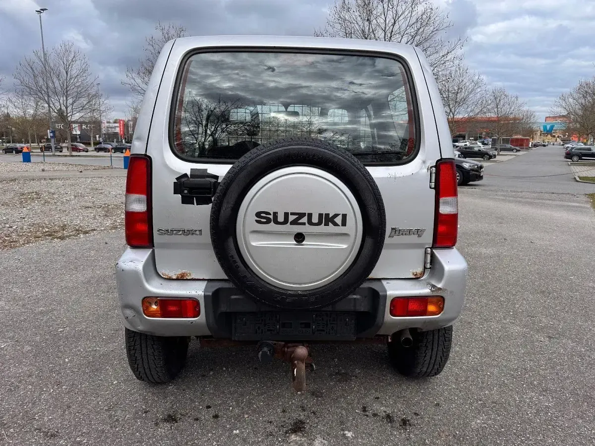 Używany Suzuki Jimny 86 KM (63 kW) 2010 Srebrny SUV