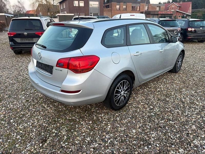 Gebraucht Opel Astra Selection 95 PS (69 kW) 2011 Silber Kombi
