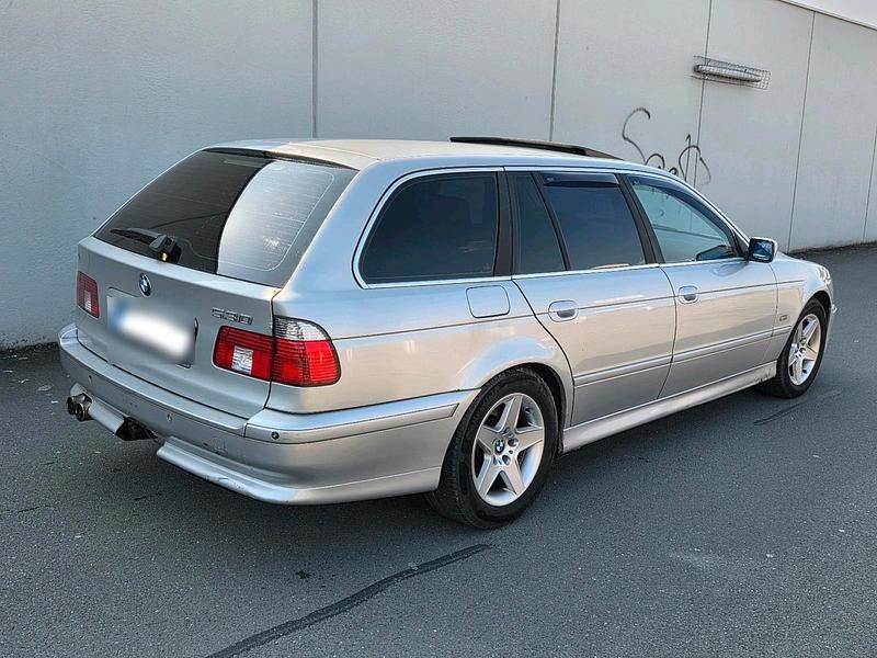 Gebraucht BMW 530 193 PS (141 kW) 2001 Silber Kombi