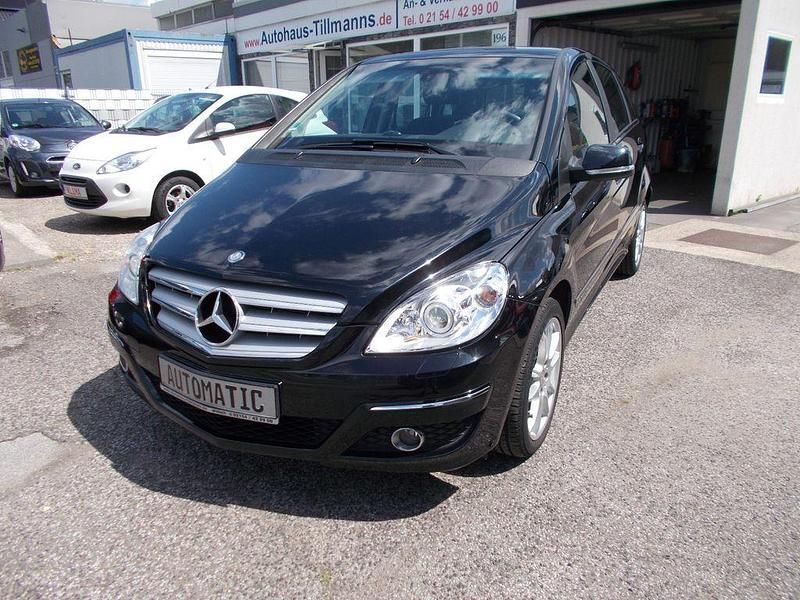 Schwarz Gebraucht 2011 Mercedes B200 Van / Kleinbus | 9.900 € (Etwas zu teuer) - Bild 1/4