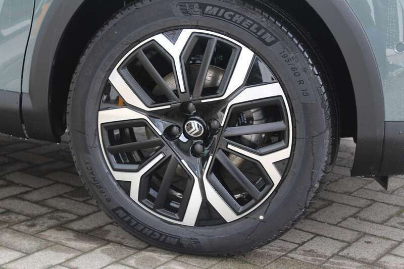 Neu Citroën e-C4 114 kW (156 PS) 2025 Lackierung manhattan green Kleinwagen