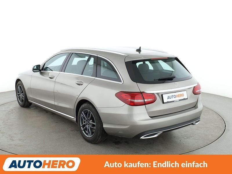 Gebraucht Mercedes C220 Avantgarde 194 PS (142 kW) 2020 Grau Kombi