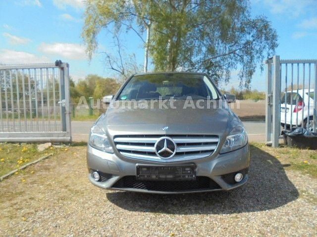 Gebraucht Mercedes B180 109 PS (80 kW) 2014 Grau Van / Kleinbus