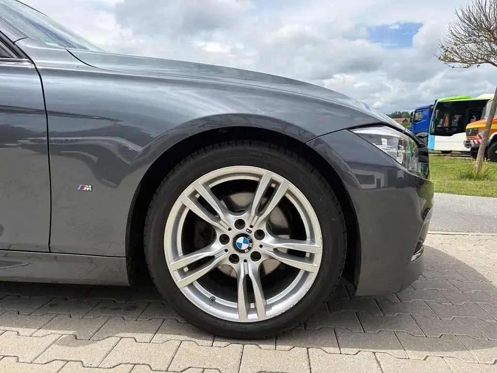 Gebraucht BMW 330e iPerformance 184 PS (135 kW) 2017 Grau Limousine