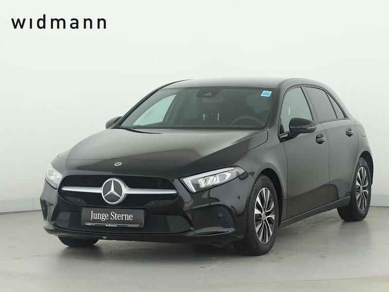 Schwarz Gebraucht 2022 Mercedes A180 Limousine | 21.849 € (Fairer Preis) - Bild 1/4