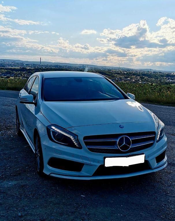 Weiß Gebraucht 2013 Mercedes A180 AMG line Limousine | 8.399 € - Bild 1/4