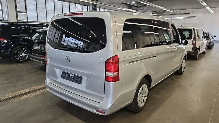 Gebraucht Mercedes 220 163 PS (119 kW) 2022 Silber Van / Kleinbus