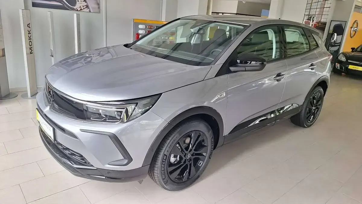 Gebraucht Opel Grandland X 136 PS (100 kW) 2024 Quarzsilber SUV
