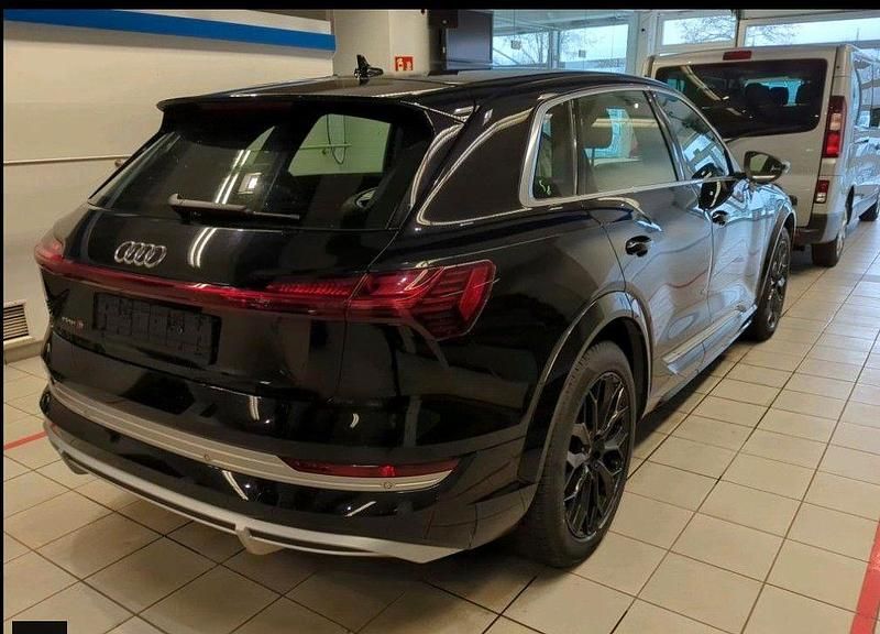 Gebraucht Audi e-tron Sport 369 kW (503 PS) 2022 Schwarz SUV
