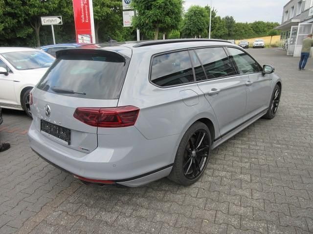 Gebraucht VW Passat Business 272 PS (200 kW) 2020 Scale silver metallic Kombi