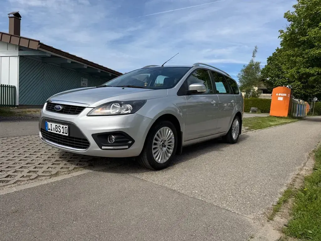 Gebraucht Ford Focus 125 PS (91 kW) 2010 Grau Kombi