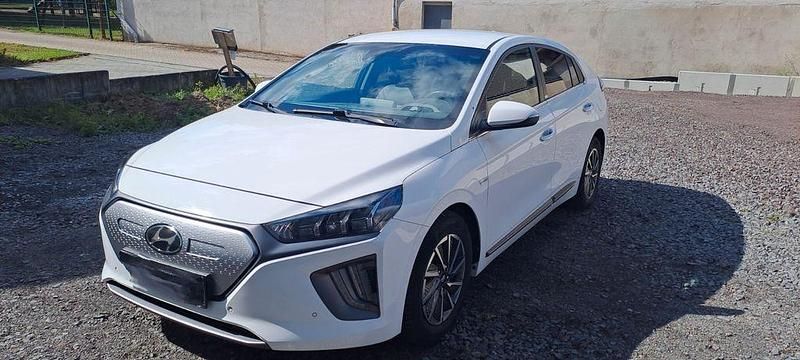 Schwarz Gebraucht 2020 Hyundai Ioniq Premium Kleinwagen | 17.100 € (Etwas zu teuer) - Bild 1/4