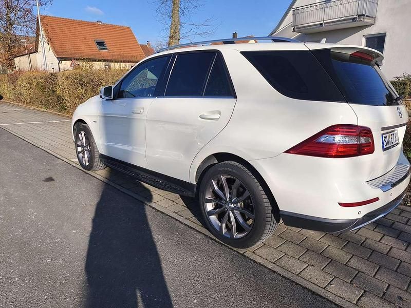 Gebraucht Mercedes ML250 204 PS (150 kW) 2012 Weiß SUV