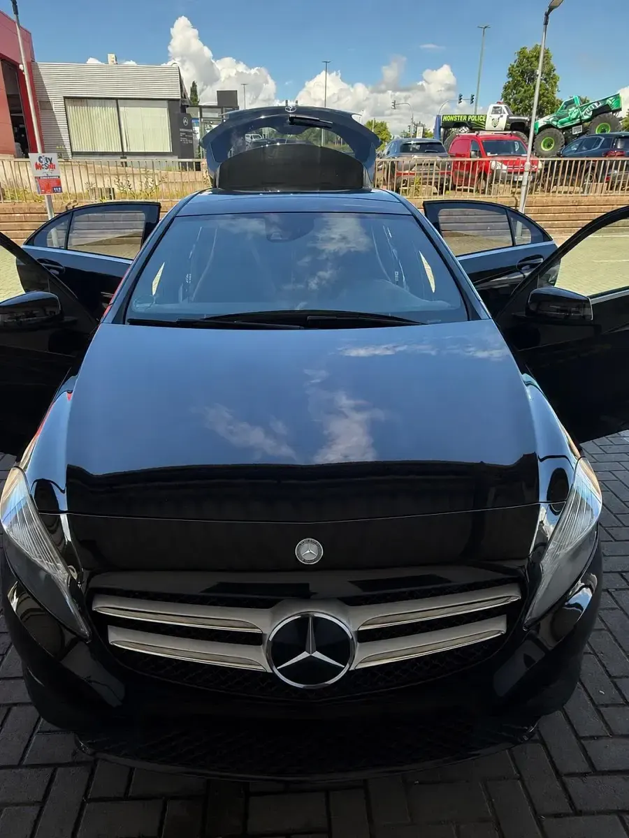 Gebraucht Mercedes A180 122 PS (89 kW) 2013 Schwarz Limousine