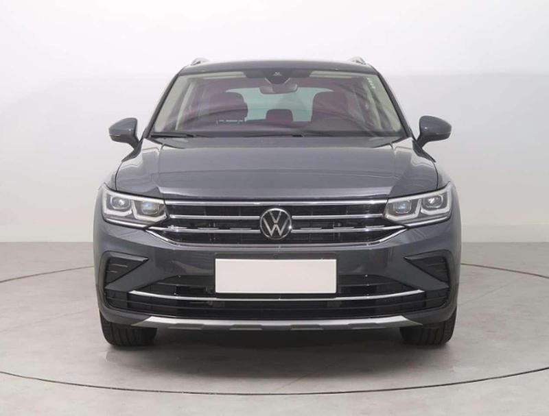Gebraucht VW Tiguan Elegance 150 PS (110 kW) 2024 Delfingrau (metallic) SUV
