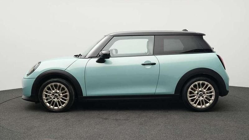 Gebraucht Mini Cooper Favoured 156 PS (114 kW) 2024 Grün Kleinwagen
