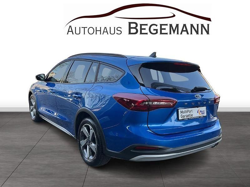 Gebraucht Ford Focus Active X 116 PS (85 kW) 2024 Blau Limousine