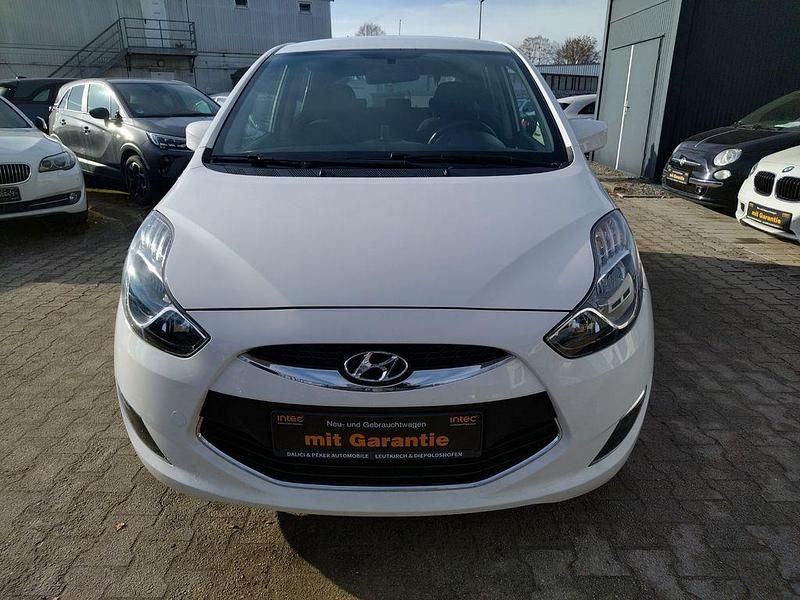 Weiß Gebraucht 2013 Hyundai ix20 Trend Kleinwagen | 6.950 € (Guter Preis) - Bild 1/4