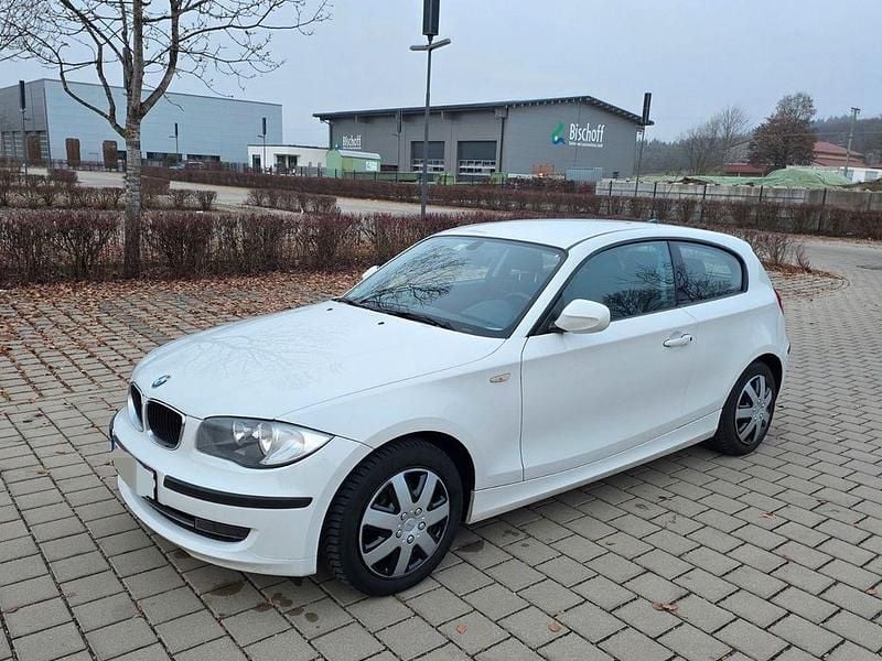 Gebraucht BMW 116 122 PS (89 kW) 2011 Weiß Kleinwagen