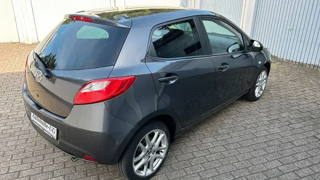 Gebraucht Mazda 2 Kenko 84 PS (61 kW) 2013 Grau Kleinwagen