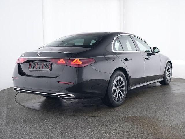 Schwarz Gebraucht 2024 Mercedes E220 Avantgarde Limousine | 47.390 € (Guter Preis) - Bild 1/4