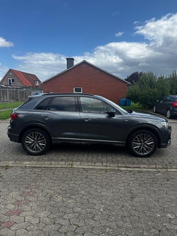 Grau Gebraucht 2019 Audi Q3 S-Line SUV | 28.750 € (Fairer Preis) - Bild 1/4