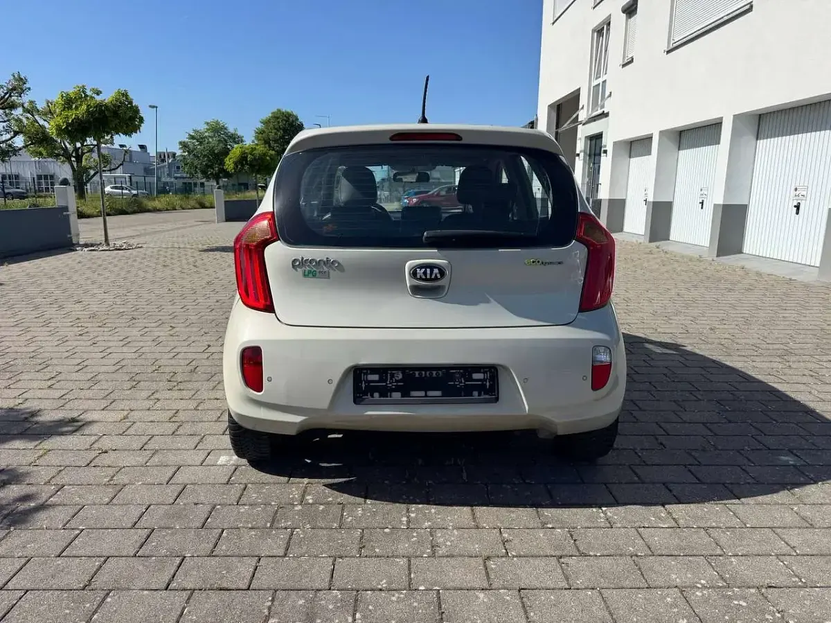 Gebraucht Kia Picanto FIFA World Cup Edition 69 PS (50 kW) 2013 Milky beige met. Kleinwagen