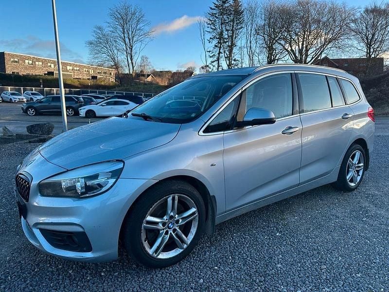 Silber Gebraucht 2016 BMW 220 Gran Tourer Advantage Van / Kleinbus | 7.200 € (Superpreis) - Bild 1/4