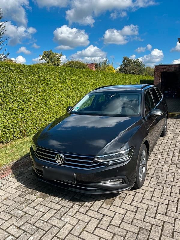 Grau Gebraucht 2019 VW Passat Business Kombi | 14.500 € (Guter Preis) - Bild 1/4