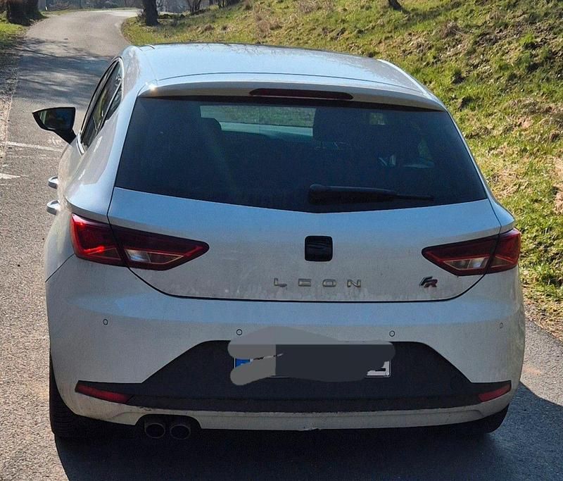 Second-hand Seat Leon FR 179 CP (131 kW) 2016 Alb Berlinǎ