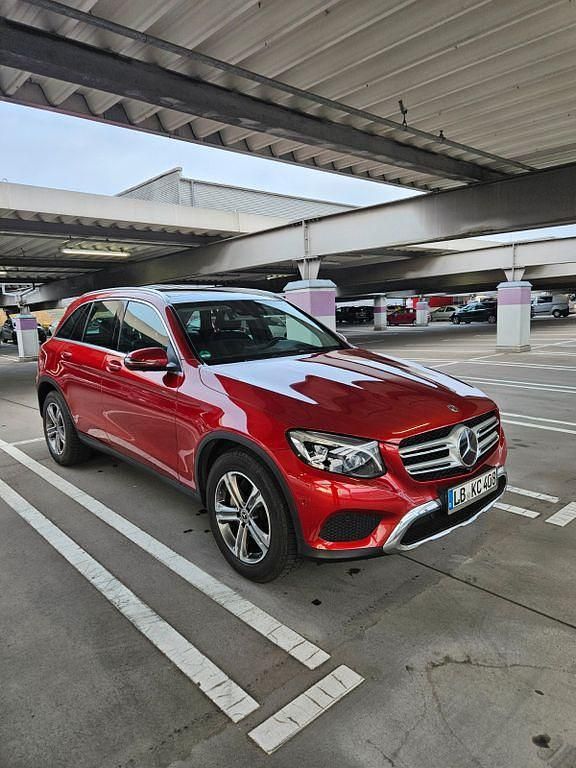 Rot Gebraucht 2017 Mercedes GLC250 SUV | 30.950 € (Fairer Preis) - Bild 1/4