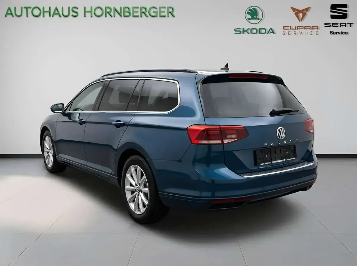 Gebraucht VW Passat Business 150 PS (110 kW) 2020 Aquamarinblau metallic Kombi