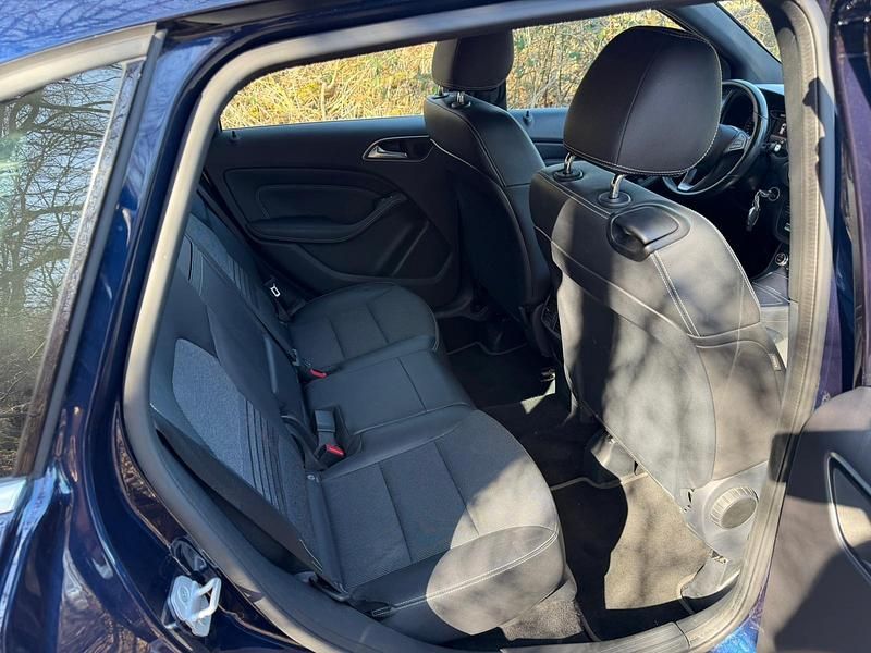 Gebraucht Mercedes B200 136 PS (100 kW) 2017 Blau Van / Kleinbus