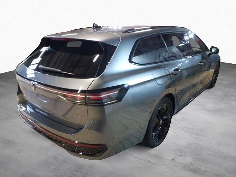 Gebraucht VW Passat R-line 150 PS (110 kW) 2025 Grau Kombi