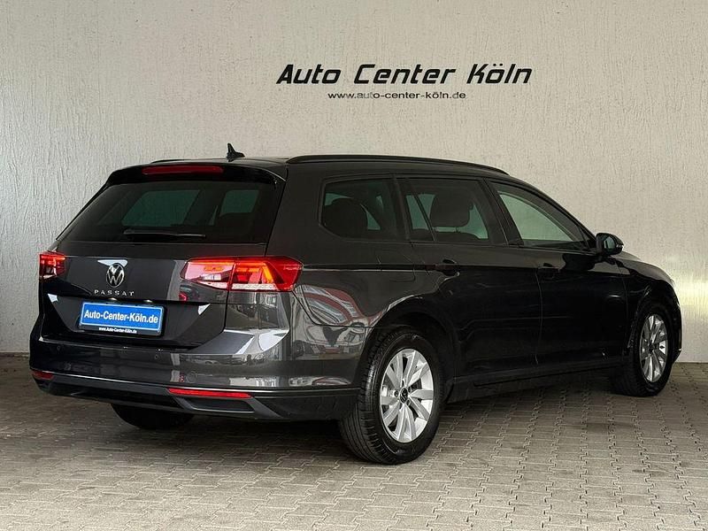 Gebraucht VW Passat 150 PS (110 kW) 2022 Grau Kombi
