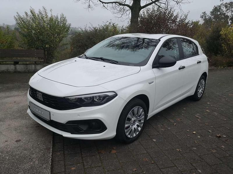 Gelatoweiß Gebraucht 2024 Fiat Tipo Life Limousine | 23.490 € (Etwas zu teuer) - Bild 1/4