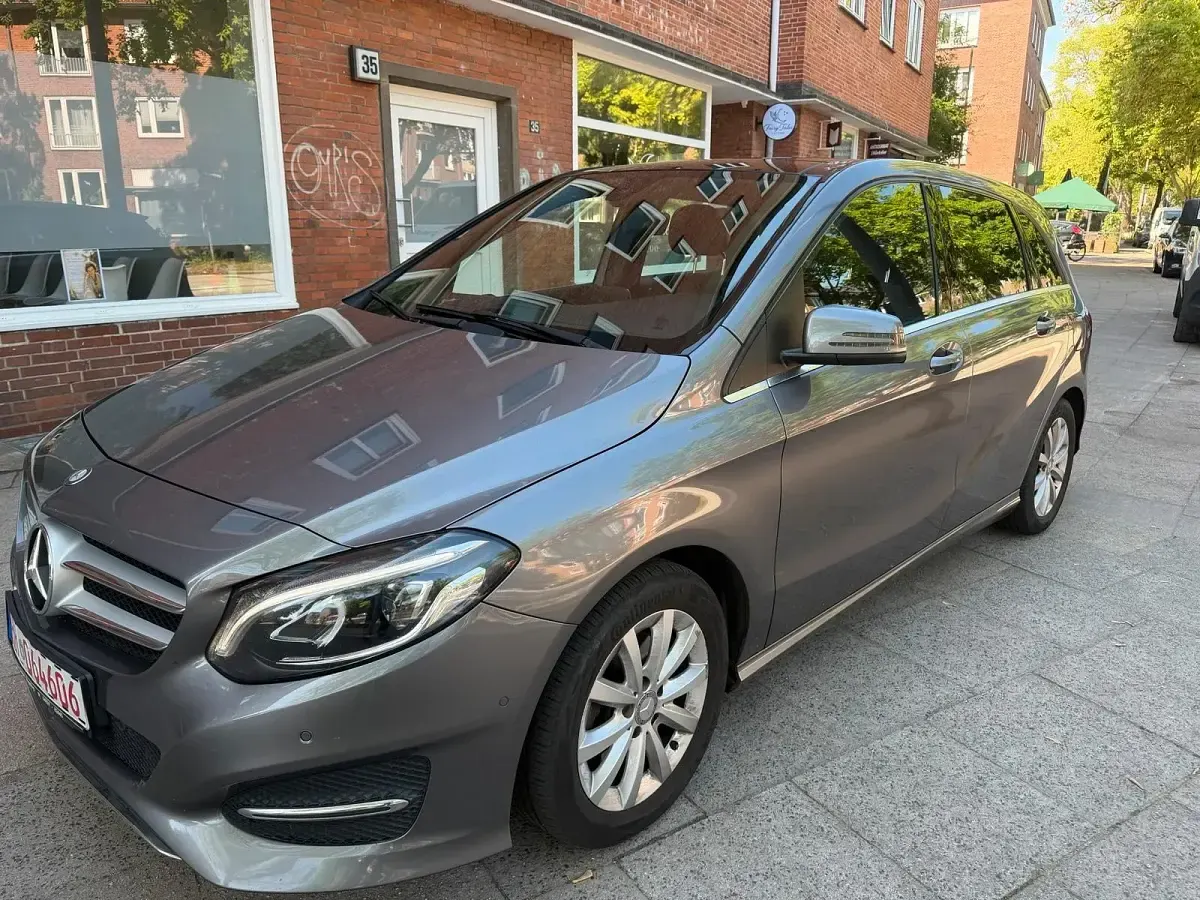 Gebraucht Mercedes B200 136 PS (100 kW) 2015 Grau Van / Kleinbus