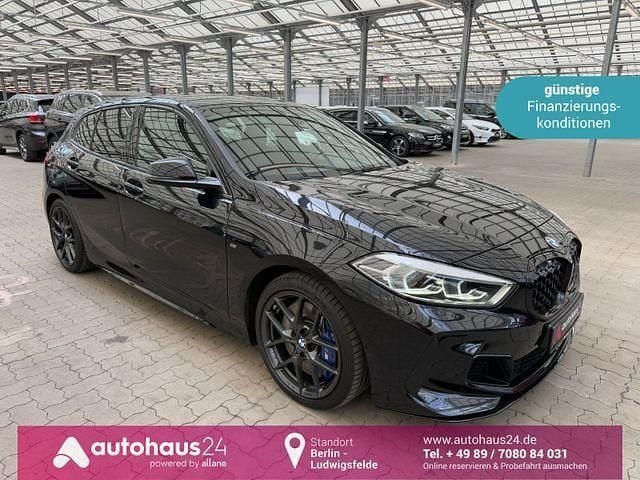Schwarz Gebraucht 2022 BMW M135 Performance Kleinwagen | 32.990 € (Fairer Preis) - Bild 1/4