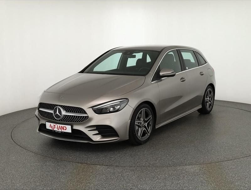 Silber Gebraucht 2019 Mercedes B180 AMG line Van / Kleinbus | 25.990 € (Teuer) - Bild 1/4
