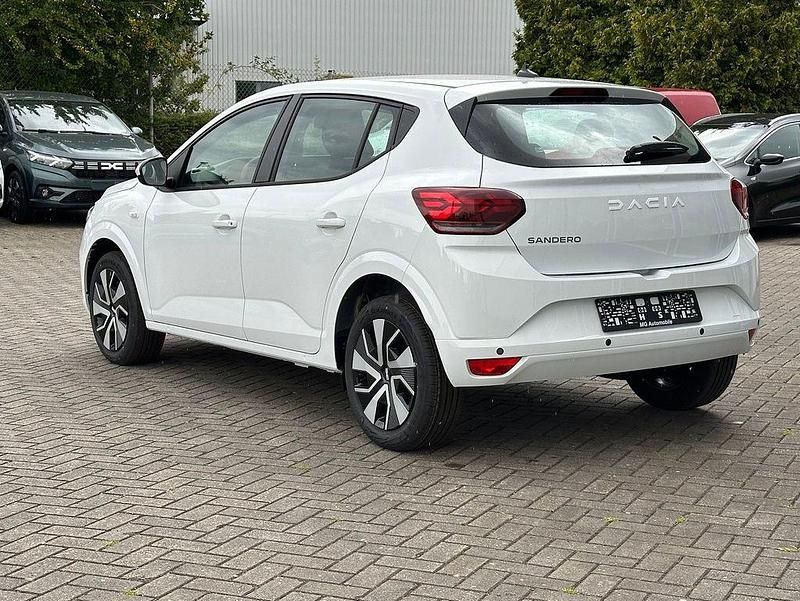 Gebraucht Dacia Sandero Expression 91 PS (66 kW) 2025 Weiß Limousine