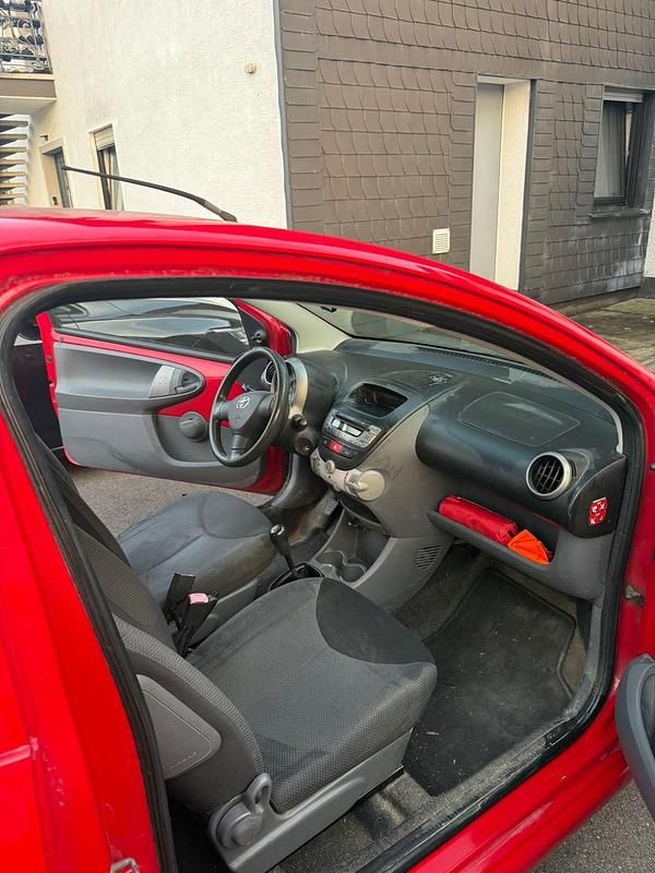 Rot Gebraucht 2007 Toyota Aygo Kleinwagen | 500 € (Guter Preis) - Bild 1/4