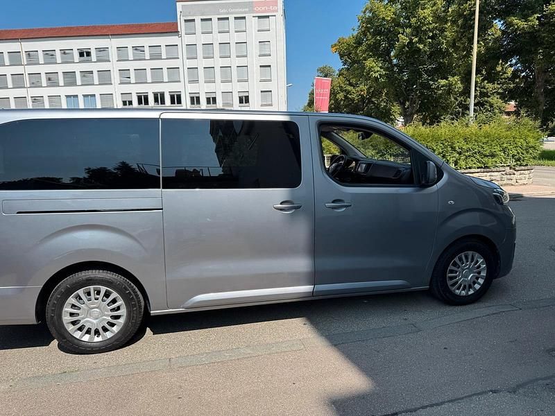 Grau Gebraucht 2022 Toyota Proace Van | 28.000 € (Fairer Preis) - Bild 1/4